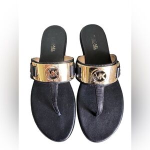 UEC- Women’s Michael Kors Slipped on Black Leather Thongs in Size 6 1/2.